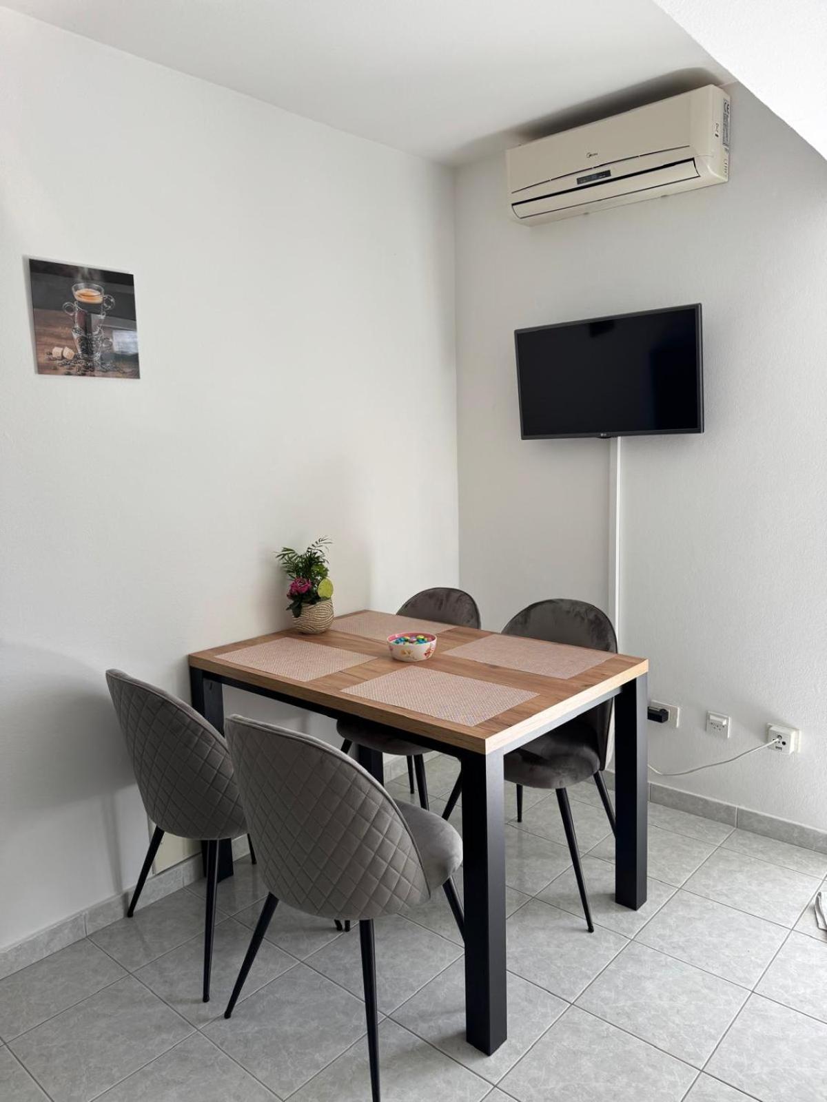 Apartments Birimac พูลา ภายนอก รูปภาพ